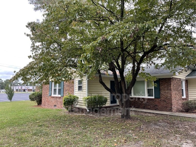 Cute 3 Bed 2 Bath with Fenced Yard property image