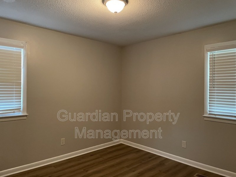 Cute 3 Bed 2 Bath with Fenced Yard property image