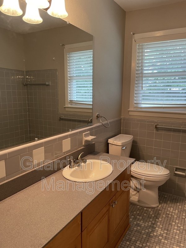 Cute 3 Bed 2 Bath with Fenced Yard property image