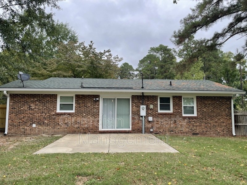 Cute 3 Bed 2 Bath with Fenced Yard property image