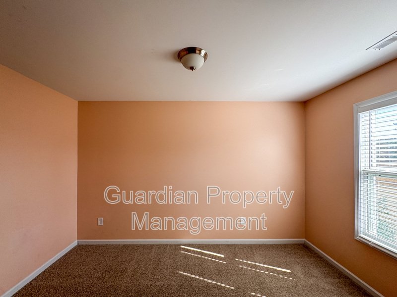 Spacious 4 Bed 2.5 Bath Home with Flex Rooms property image