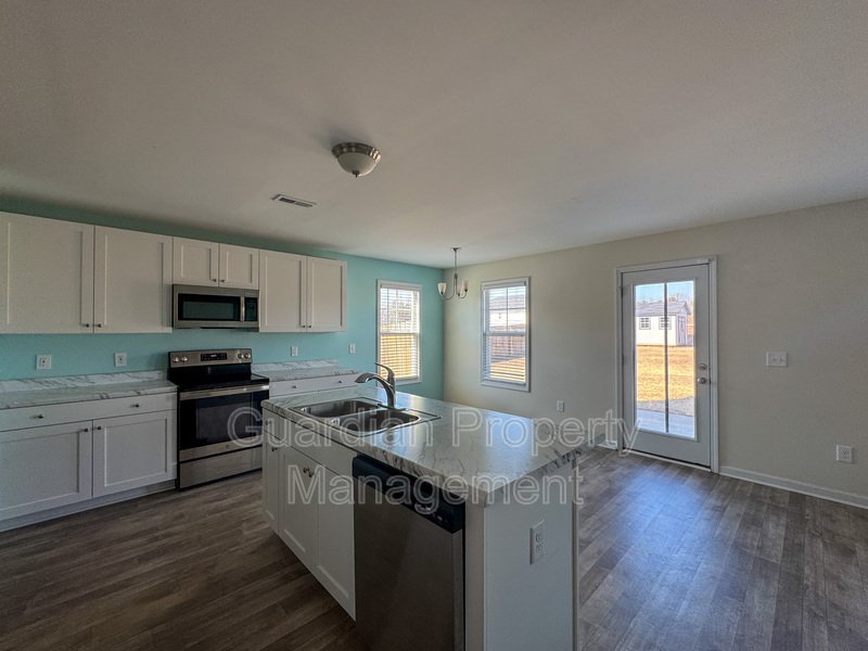 Spacious 4 Bed 2.5 Bath Home with Flex Rooms property image