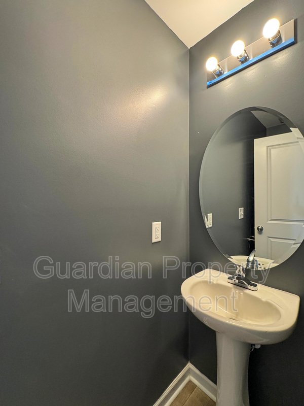 Spacious 4 Bed 2.5 Bath Home with Flex Rooms property image