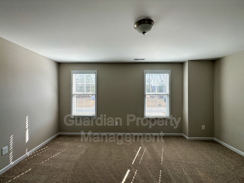 Spacious 4 Bed 2.5 Bath Home with Flex Rooms property image