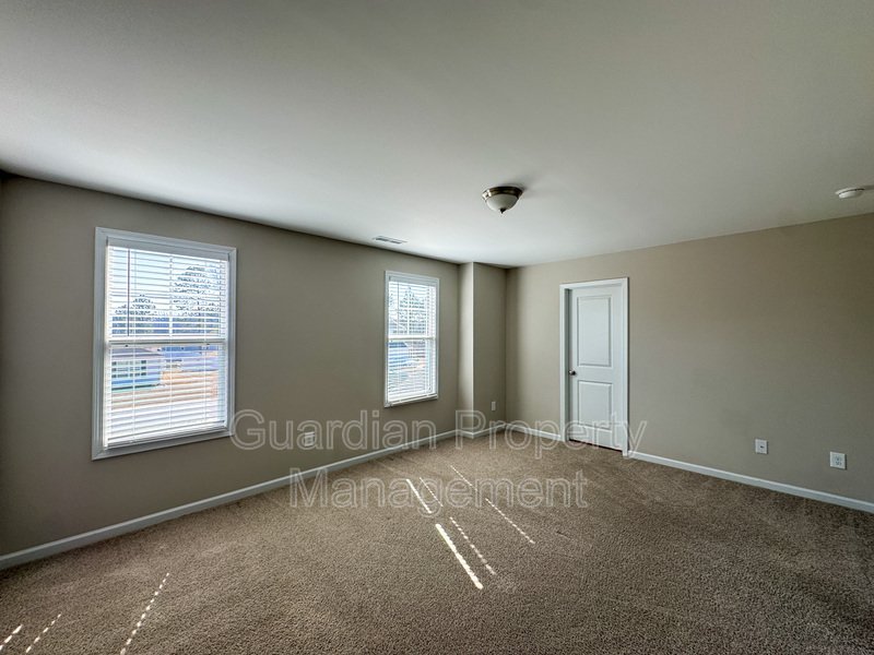 Spacious 4 Bed 2.5 Bath Home with Flex Rooms property image