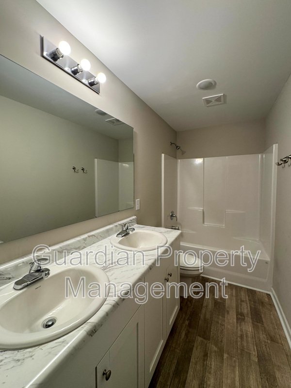 Spacious 4 Bed 2.5 Bath Home with Flex Rooms property image