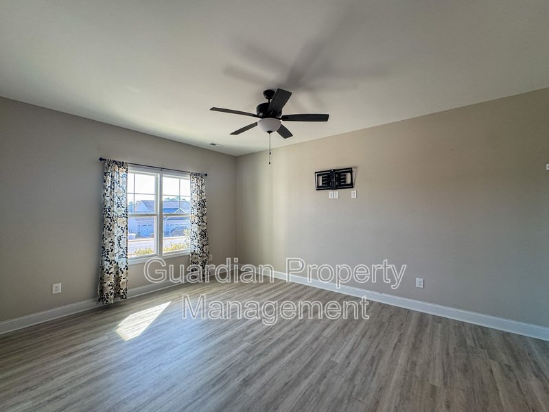 Beautiful 4 Bed 3 Bath Home with Bonus Room property image