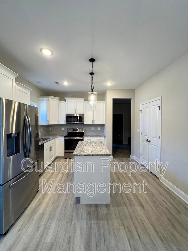 Beautiful 4 Bed 3 Bath Home with Bonus Room property image