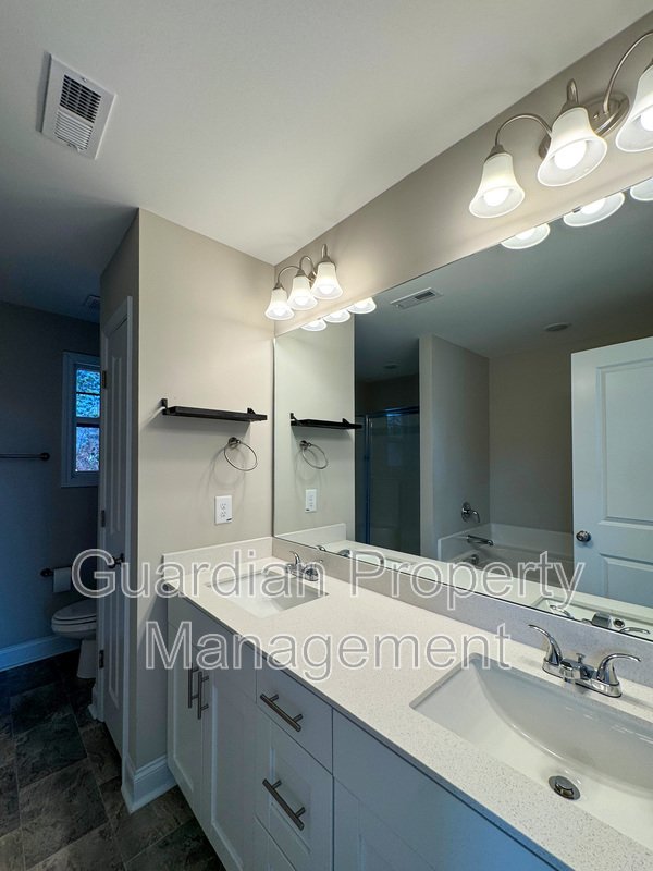 Beautiful 4 Bed 3 Bath Home with Bonus Room property image