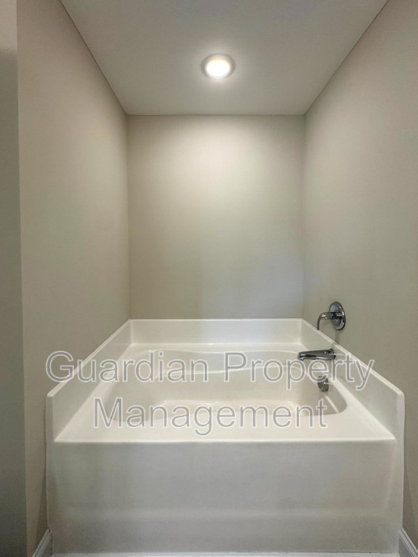 Beautiful 4 Bed 3 Bath Home with Bonus Room property image