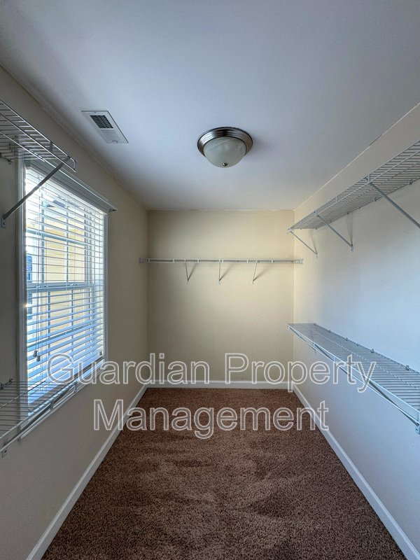 Lovely 3 Bed 2.5 Bath Townhome with Community Amenities property image