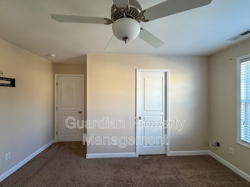 Lovely 3 Bed 2.5 Bath Townhome with Community Amenities property image