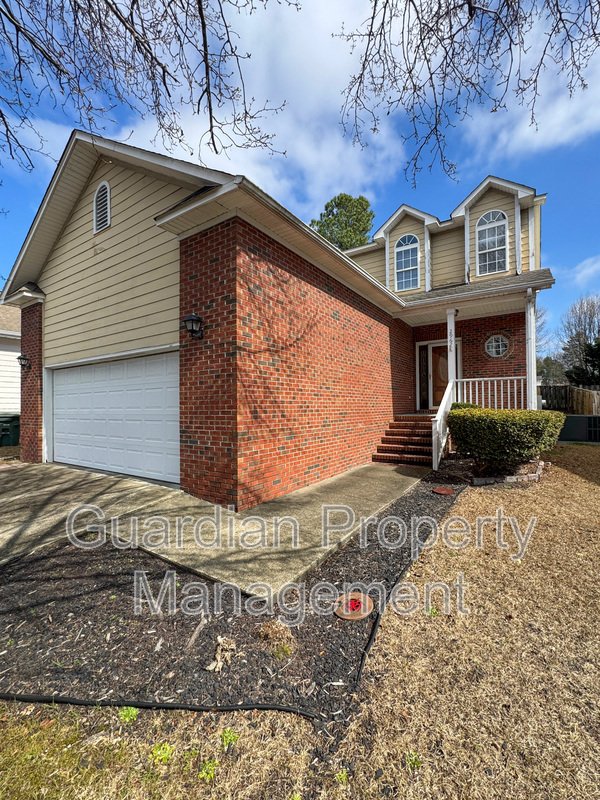 Charming 3 Bed 2.5 Bath Home in Gated Community property image