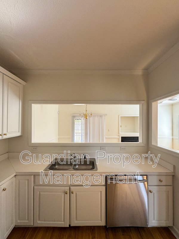 Charming 3 Bed 2.5 Bath Home in Gated Community property image