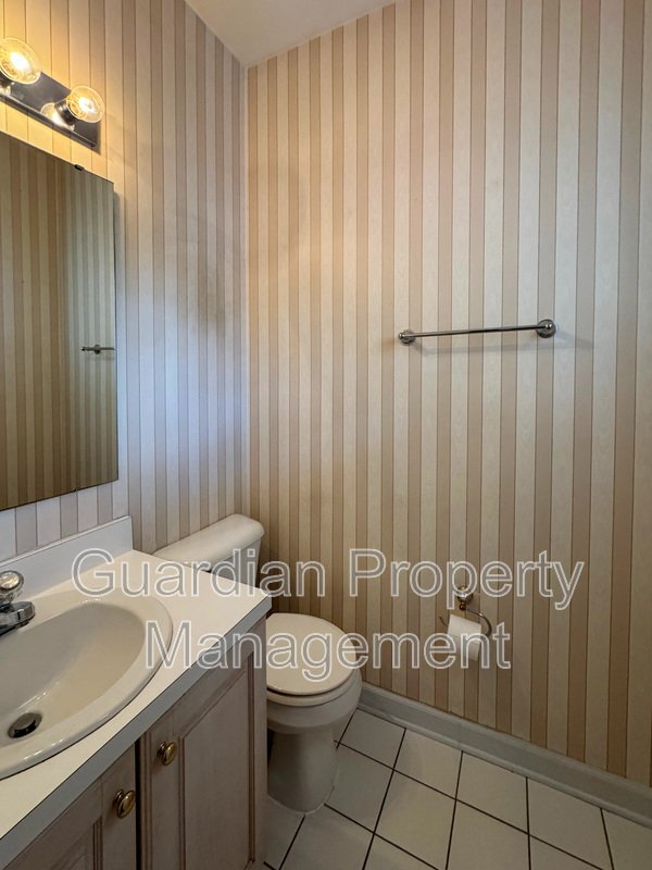 Charming 3 Bed 2.5 Bath Home in Gated Community property image