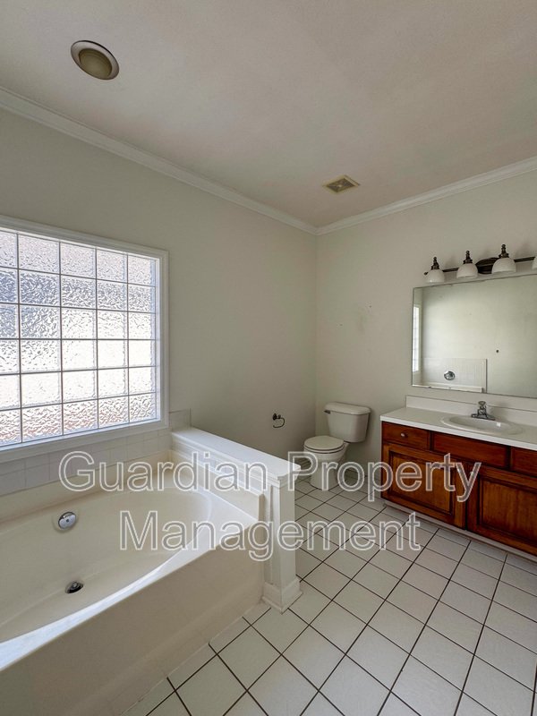 Charming 3 Bed 2.5 Bath Home in Gated Community property image