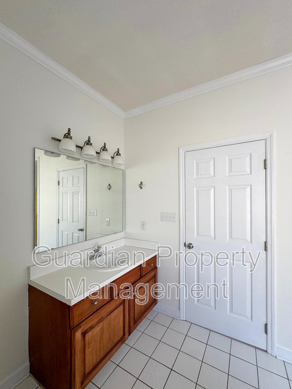 Charming 3 Bed 2.5 Bath Home in Gated Community property image