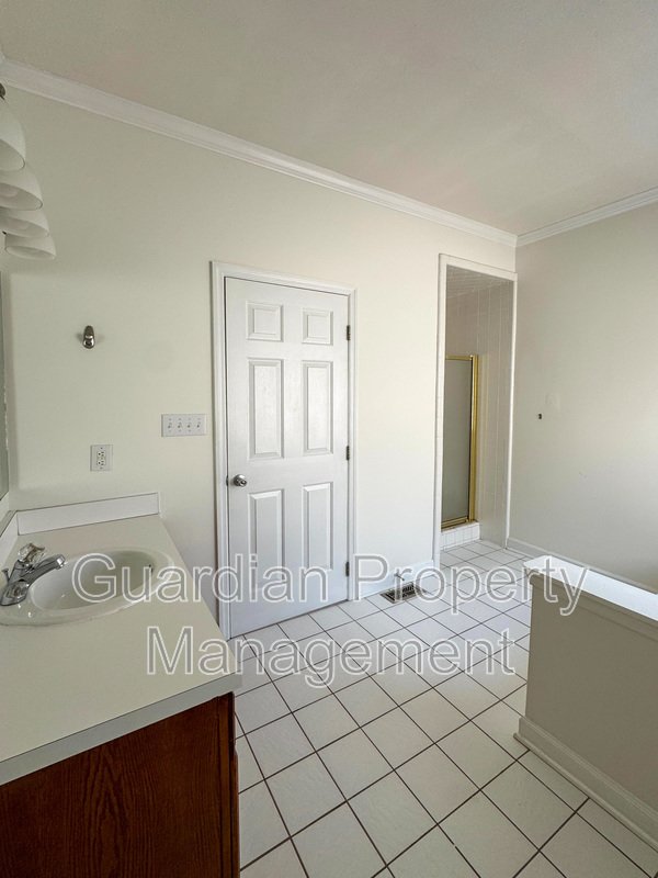 Charming 3 Bed 2.5 Bath Home in Gated Community property image