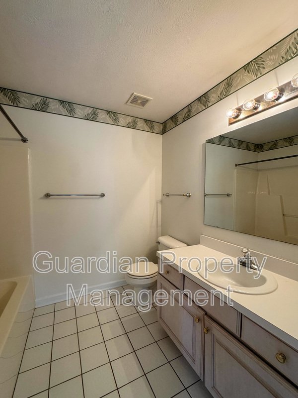 Charming 3 Bed 2.5 Bath Home in Gated Community property image