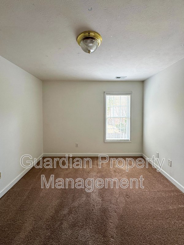 Charming 3 Bed 2.5 Bath Home in Gated Community property image