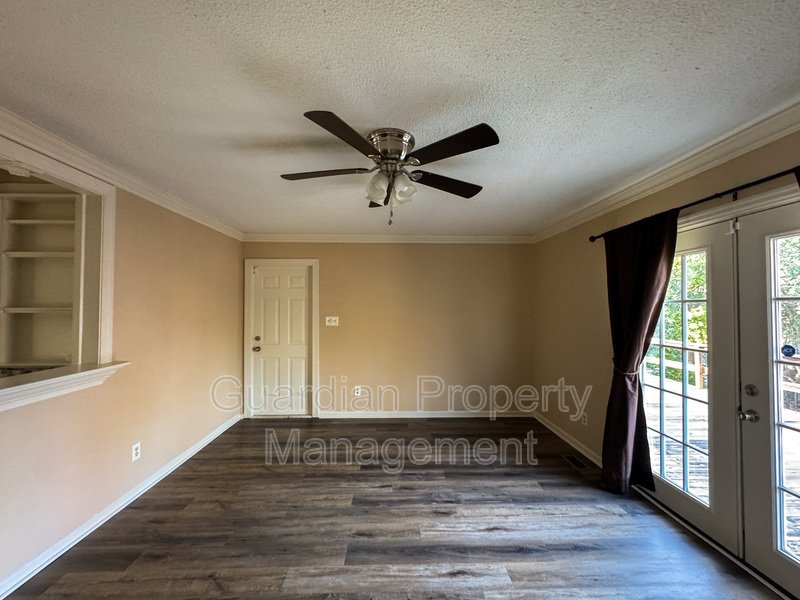 Charming 3 Bed 1.5 bath in College Lakes property image