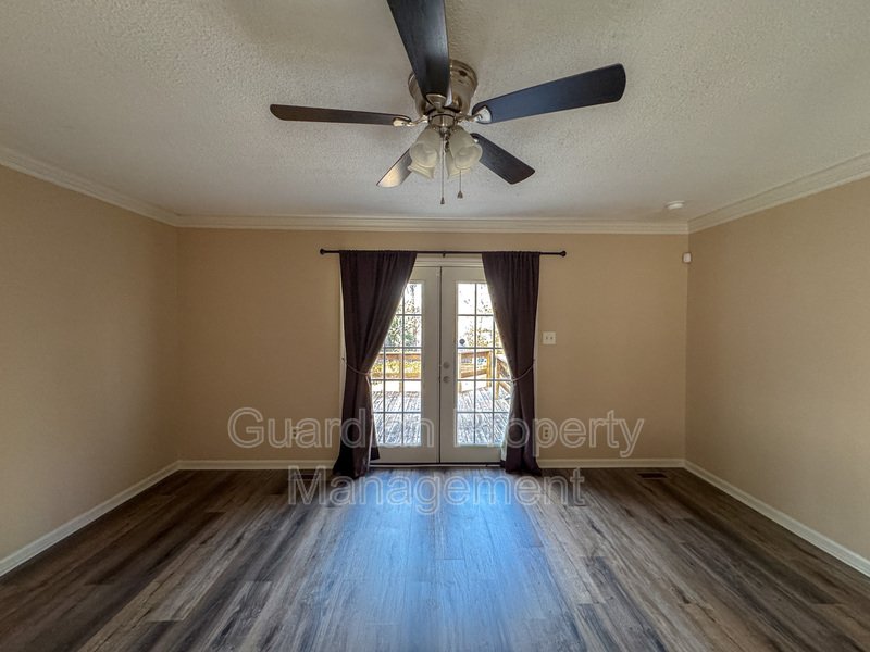 Charming 3 Bed 1.5 bath in College Lakes property image