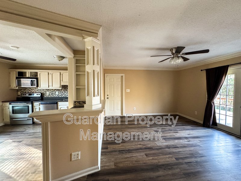 Charming 3 Bed 1.5 bath in College Lakes property image