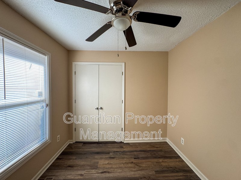 Charming 3 Bed 1.5 bath in College Lakes property image