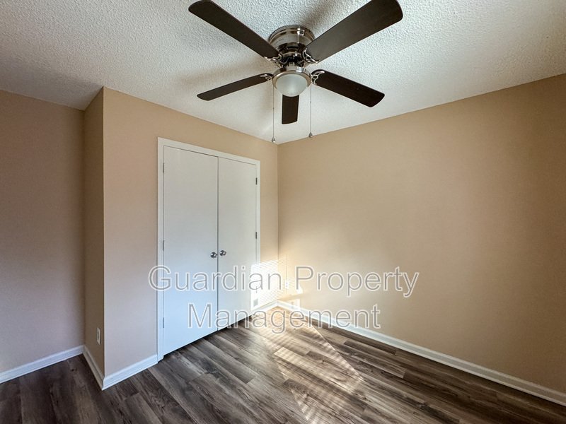 Charming 3 Bed 1.5 bath in College Lakes property image