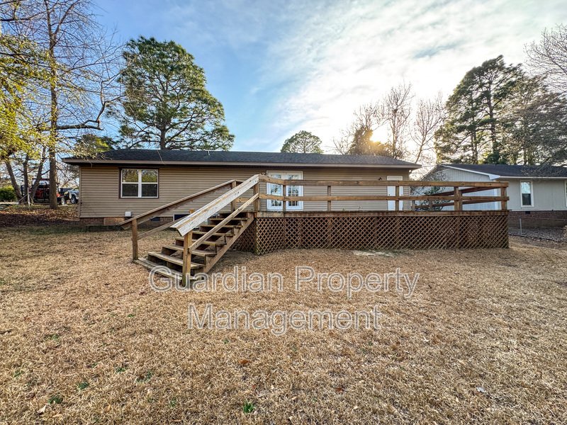 Charming 3 Bed 1.5 bath in College Lakes property image