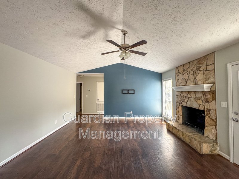 Beautiful 3 Bed 2 Bath Home with Fenced Backyard property image