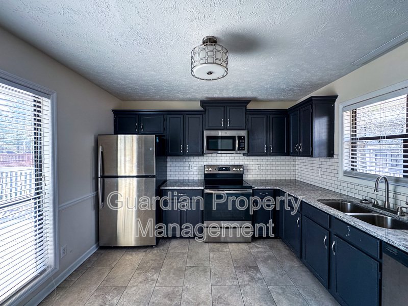 Beautiful 3 Bed 2 Bath Home with Fenced Backyard property image