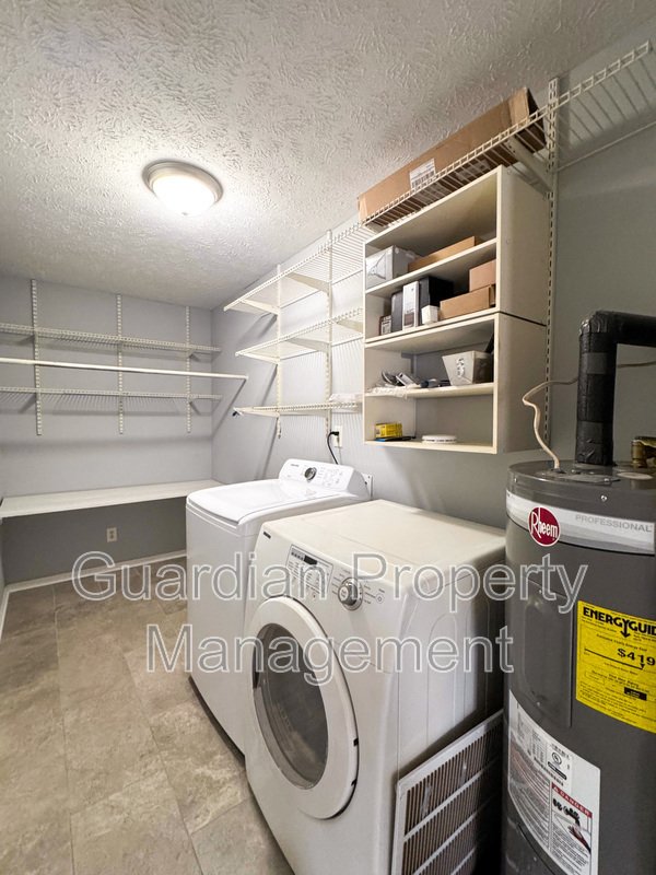 Beautiful 3 Bed 2 Bath Home with Fenced Backyard property image