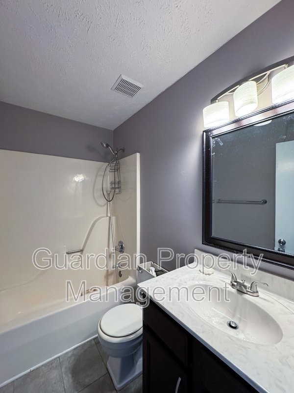 Beautiful 3 Bed 2 Bath Home with Fenced Backyard property image