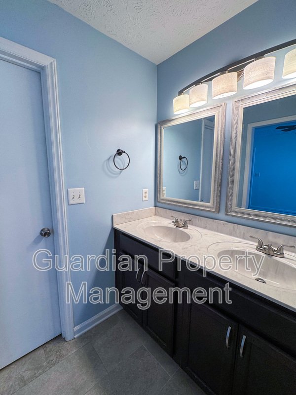 Beautiful 3 Bed 2 Bath Home with Fenced Backyard property image