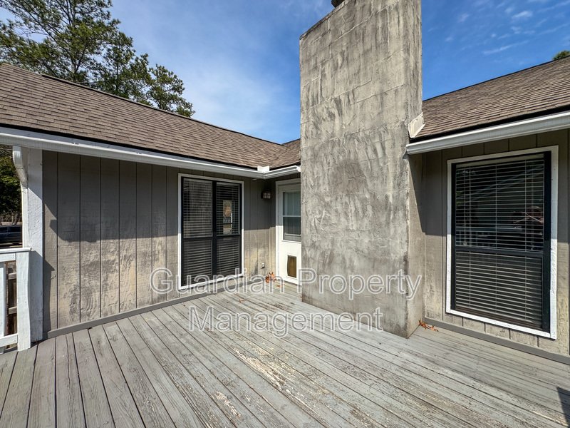 Beautiful 3 Bed 2 Bath Home with Fenced Backyard property image