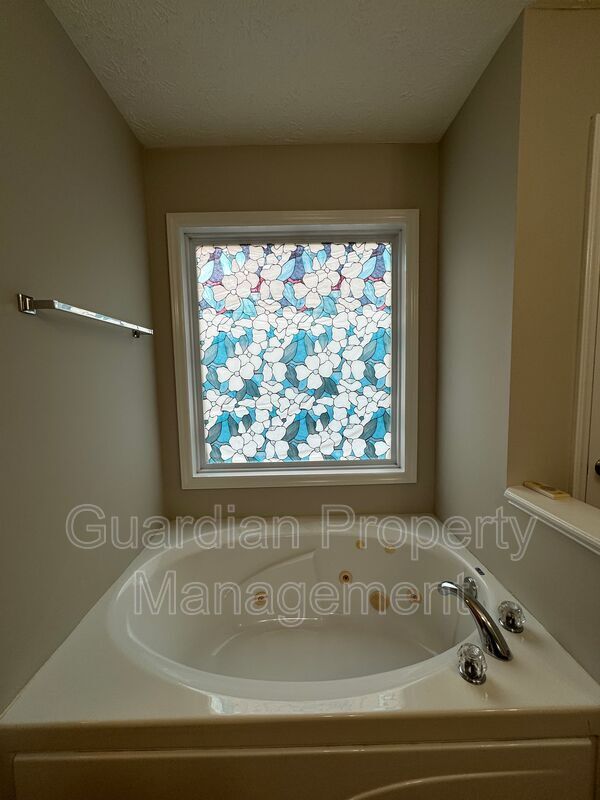 Spacious 4 Bed 2.5 Bath Home in Carolina Lakes property image