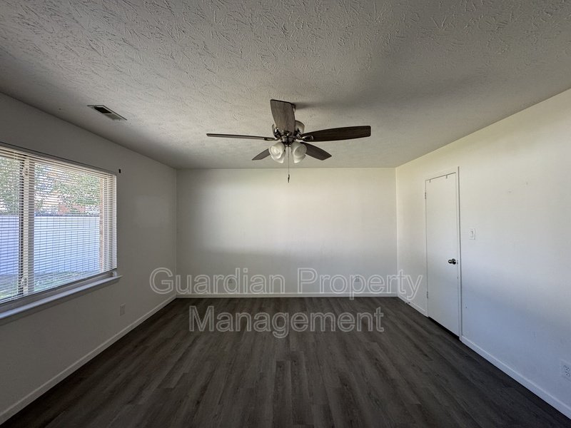 Charming 3 Bed 2 Bath Home with Fenced Yard property image