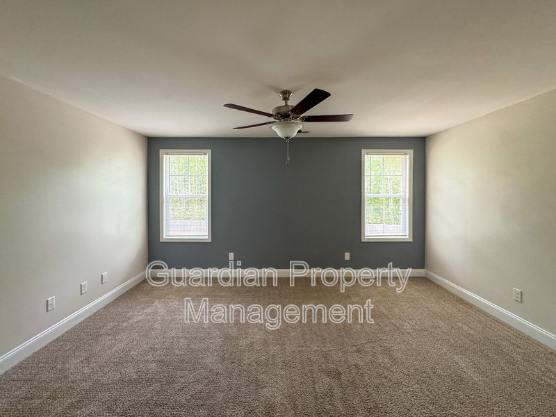 Beautiful 4 Bed 2.5 Bath Home with Fenced Backyard property image