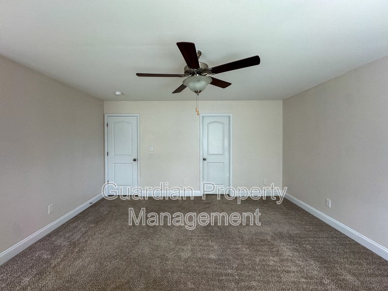 Beautiful 4 Bed 2.5 Bath Home with Fenced Backyard property image