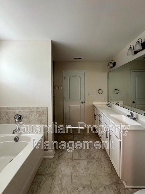 Beautiful 4 Bed 2.5 Bath Home with Fenced Backyard property image