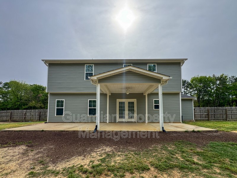 Beautiful 4 Bed 2.5 Bath Home with Fenced Backyard property image