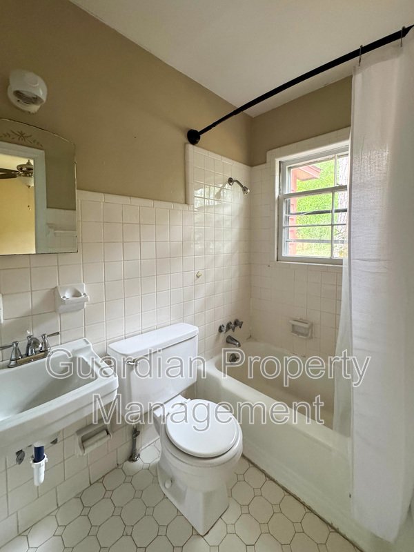Charming 3 Bed 2 Bath Fayetteville Home property image