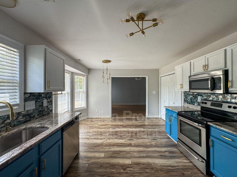 Charming 3 Bed 2 Bath Home with Bonus Room property image
