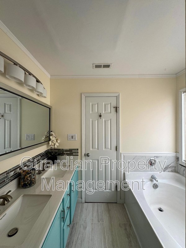 Charming 3 Bed 2 Bath Home with Bonus Room property image
