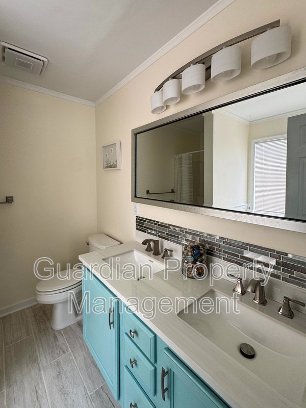 Charming 3 Bed 2 Bath Home with Bonus Room property image