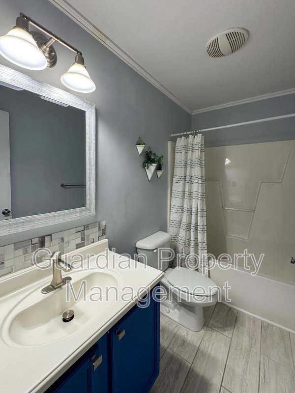 Charming 3 Bed 2 Bath Home with Bonus Room property image
