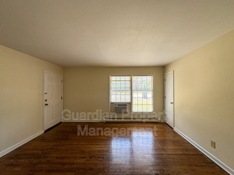 Conveniently Located 2 Bed 1.5 First Floor Unit property image