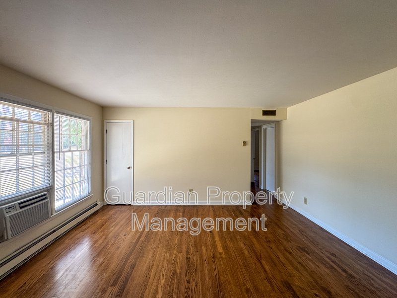 Conveniently Located 2 Bed 1.5 First Floor Unit property image