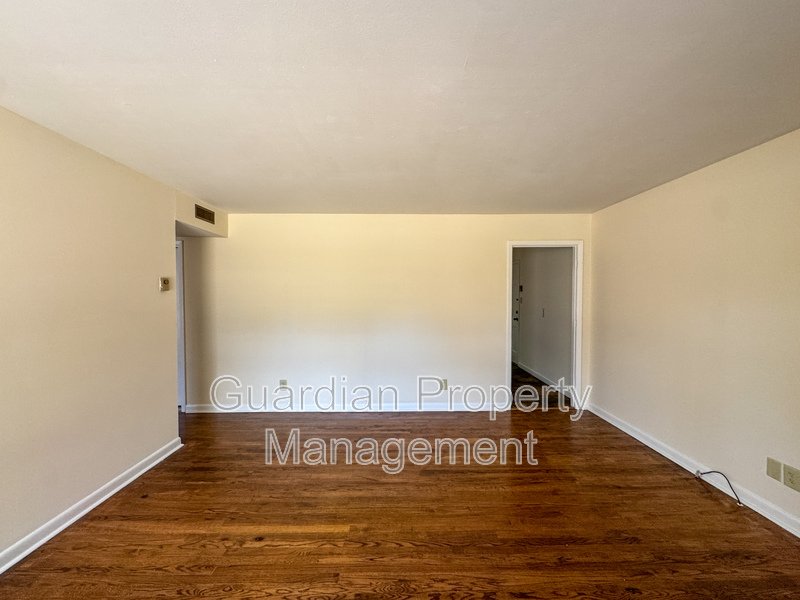 Conveniently Located 2 Bed 1.5 First Floor Unit property image